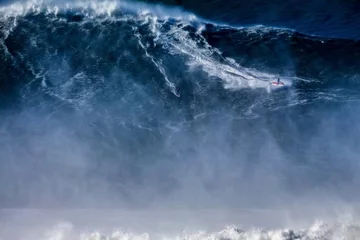 Rodrigo Koxa na fali w Nazare 