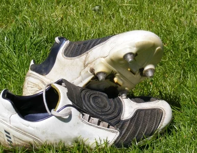 Miniatura: Sędzia gwiżdże, piłkarze... siadają....