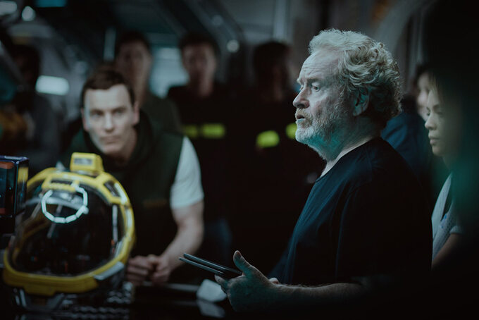Michael Fassbender i Ridley Scott na planie filmu „Obcy: Przymierze”