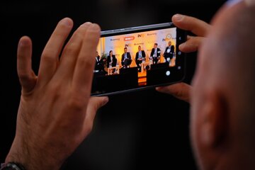 W&nbsp;trakcie INTO nie&nbsp;zabrakło też dyskusji o&nbsp;innych kluczowych kwestiach transformacji energetycznej, takich jak przyszłość energetyki wiatrowej i&nbsp;słonecznej