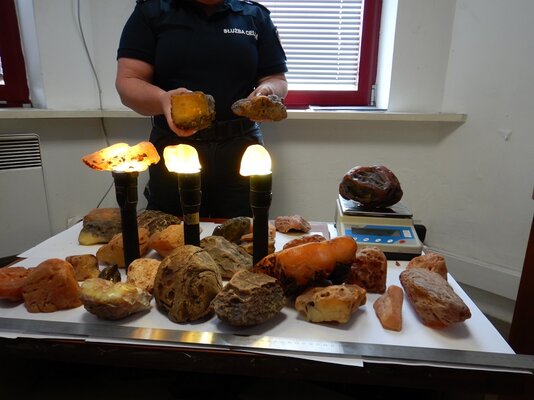 Miniatura: Bursztyny z przemytu