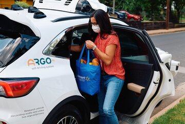 Ford, Walmart i&nbsp;Argo razem