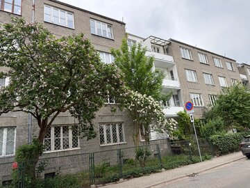 Szare Domy to jeden z najbardziej charakterystycznych przykładów modernistycznej zabudowy mieszkaniowej w Warszawie 
