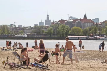 Plaża z widokiem na... centrum (fot. PAP/Rafał Guz)