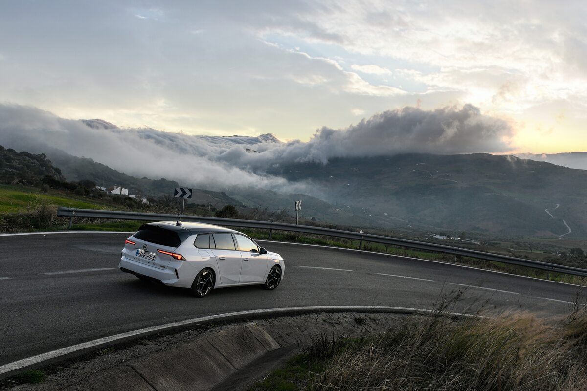 Nowy Opel Astra Sports Tourer GSe 