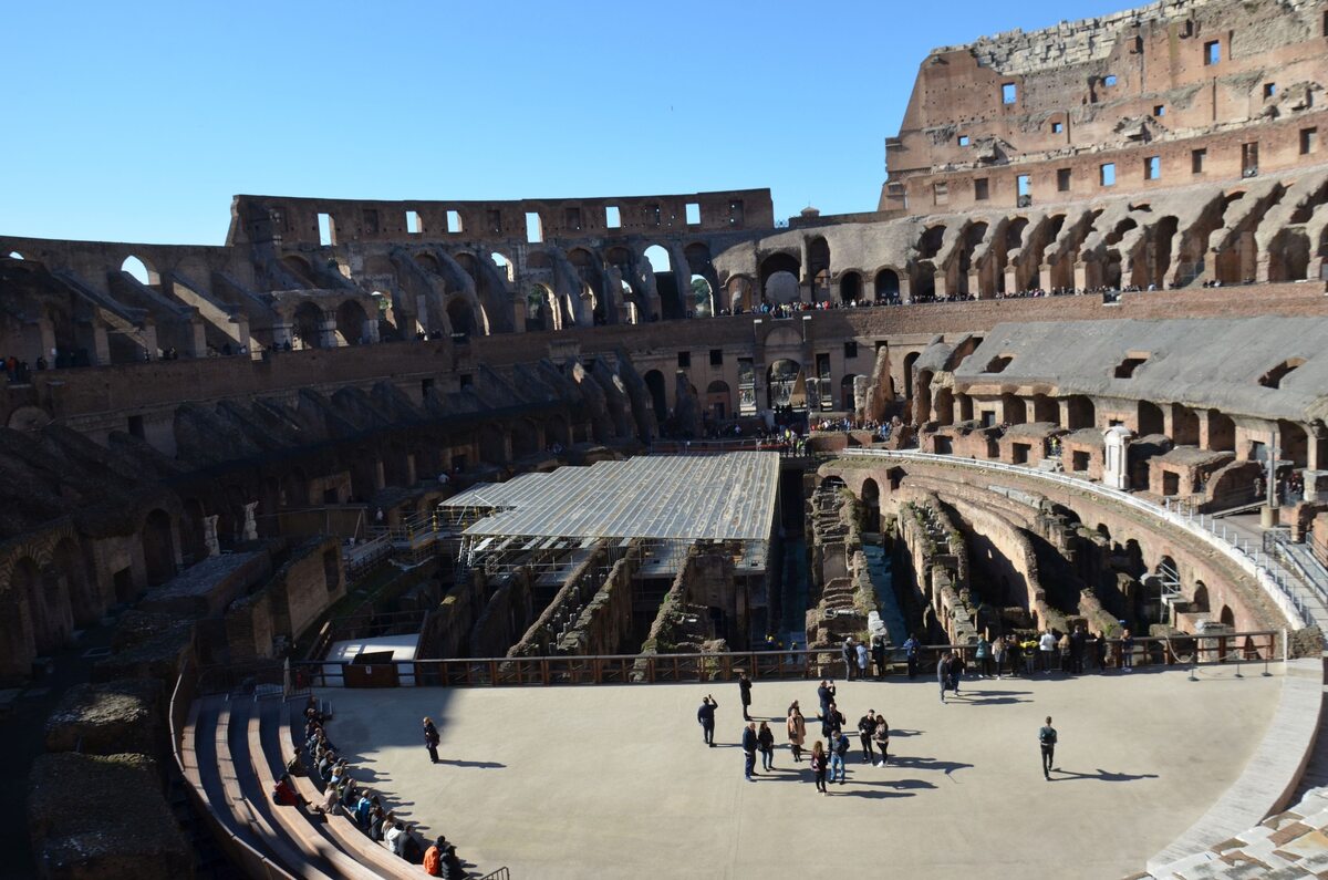 Ikoniczne Koloseum od środka. Zupełnie inne wrażenie 