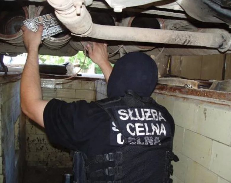 Miniatura: Tort pełen... papierosów