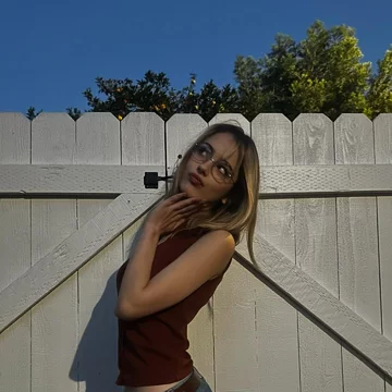 Julia Butters 