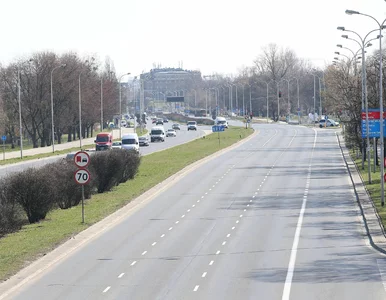 Miniatura: MON ponosi winę za zalanie Wisłostrady...