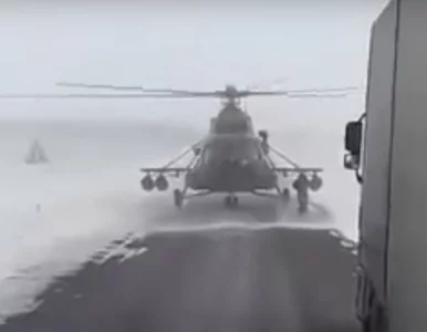 Miniatura: Wojskowy śmigłowiec wylądował na...