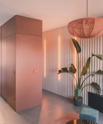 Metamorfoza mieszkania w bloku z lat 60. autorstwa OOIIO Architecture 