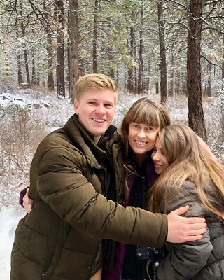 Miniatura: Córka przyrodnika Steve'a Irwina. dzieli...