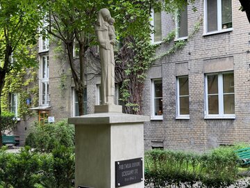Szare Domy to jeden z najbardziej charakterystycznych przykładów modernistycznej zabudowy mieszkaniowej w Warszawie 
