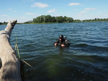 Badania archeologów UMK w jeziorze Lednica 
