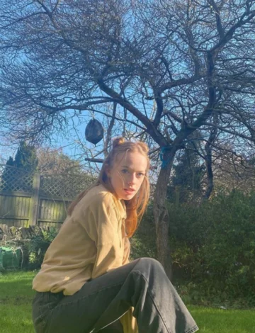 Amybeth McNulty 