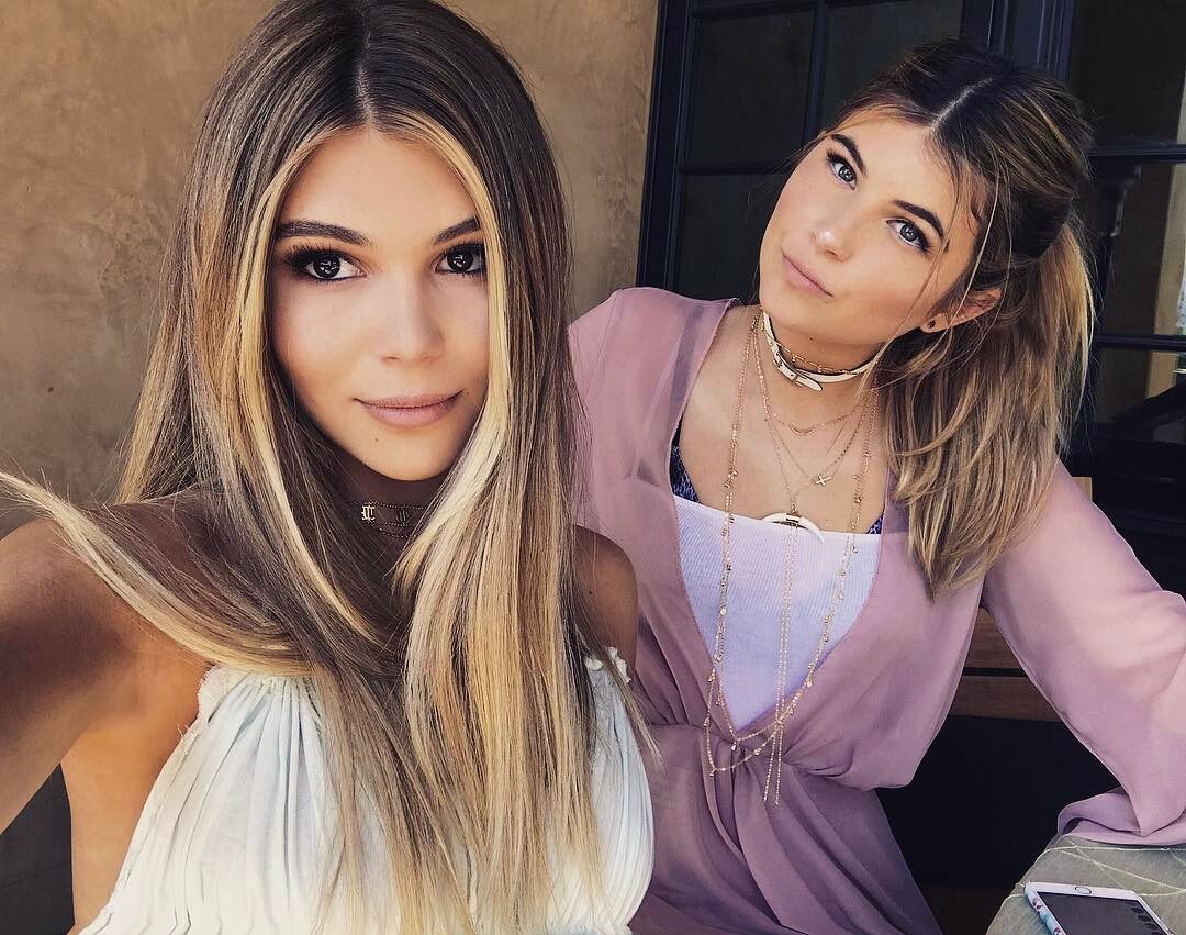 Olivia Jade i Isabella Rose z rodzicami - galeria zdjęć