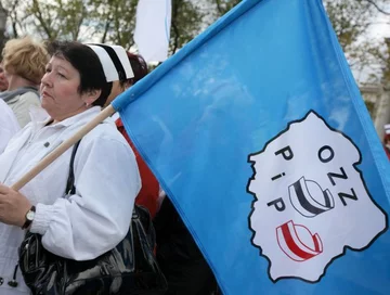 Manifestacja zorganizowana przez Ogólnopolski Związek Zawodowy Pielęgniarek i "Sierpień 80" (fot. PAP/Paweł Supernak)