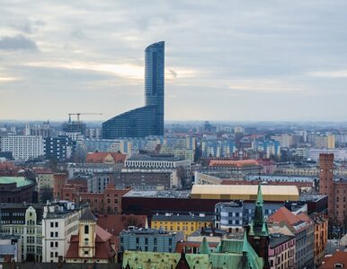 Miniatura: Najwyższy budynek we Wrocławiu sprzedany....