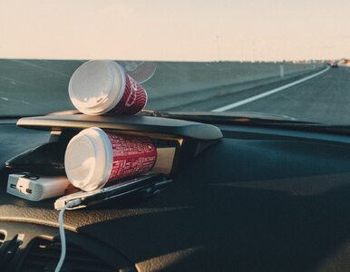 Miniatura: Pijesz gorącą kawę jadąc autem? To tak...