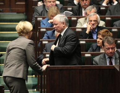 Miniatura: PiS: rząd pozwala okradać Polaków - chroni...
