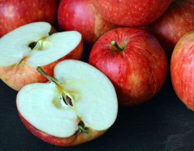 Miniatura: Czy powinno się jeść pestki jabłek?...