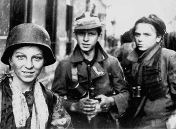 2 września. Żołnierze zgrupowania „Radosław" właśnie przez kilka godzin przedzierali się kanałami do Śródmieścia 