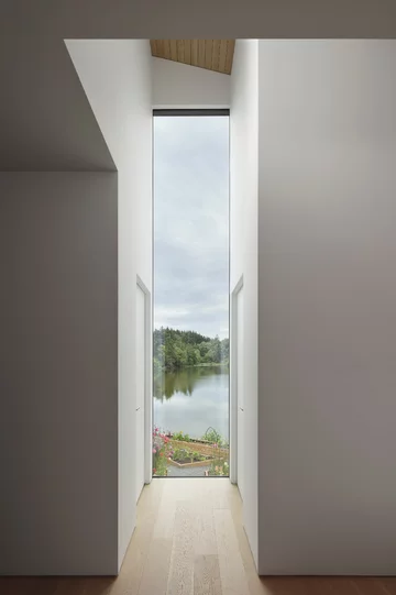 Shoreline House. Nowoczesny dom na wybrzeżu, projekt: Splyce 