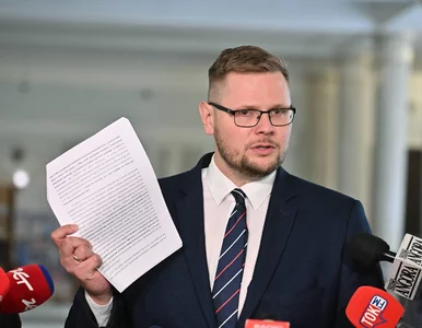 Miniatura: Czarne chmury nad Szłapką i Wosiem. Dwóch...