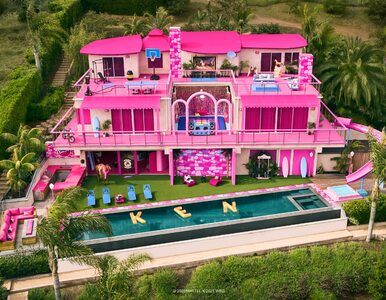 Jak mieszka Barbie? W Kalifornii ma dom w ludzkiej skali, w którym można...