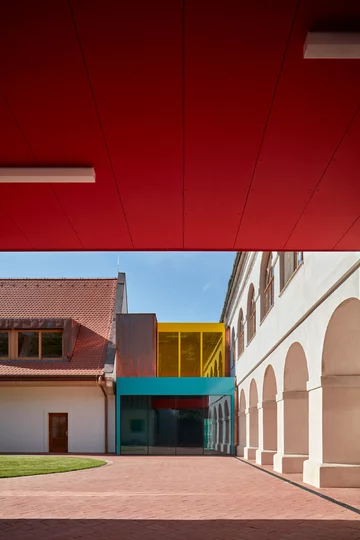 Podstawówka w dawnej plebanii, projekt Public Atelier oraz FUUZE Linka, szkoła, plebania