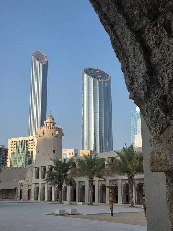 Qasr Al Hosn i&nbsp;budynki WTC w&nbsp;Abu Zabi
