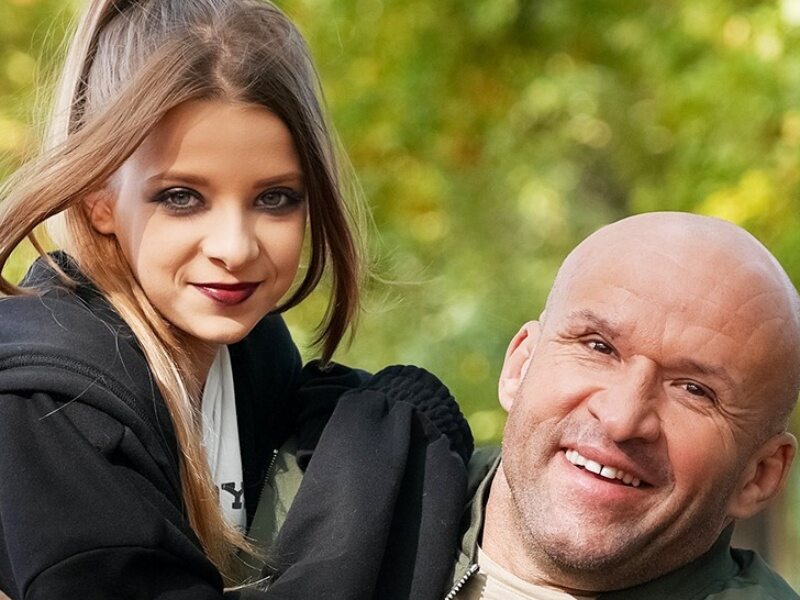 Tomasz Oświeciński z córką Mają 