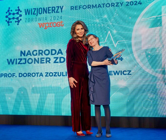 Katarzyna Gintrowska, prezes PMPG z prof. Dorotą Zozulińską-Ziółkiewicz (Nagroda Główna Wizjoner Zdrowia 2024)