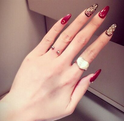 Miniatura: Nowy, niebezpieczny trend. Kolczyki w...