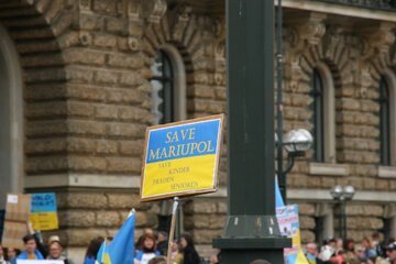 Transparent z hasłem „Ratujmy Mariupol”, zdjęcie ilustracyjne