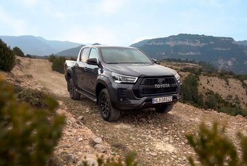 Toyota Hilux i&nbsp;Land Cruiser