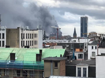 Kłęby dymu nad Brukselą 