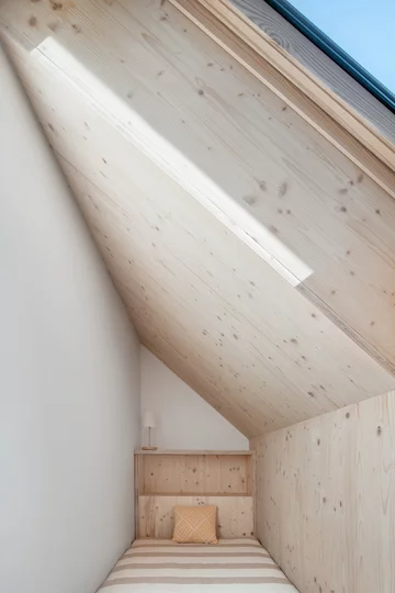 Drewniany dom w lesie, projekt Les Archinautes Linka, Les Archinautes