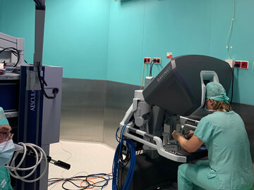Pierwsza operacja kardiochirurgiczna robotem da Vinci - zesp&oacute;ł prof. Piotra Suwalskiego