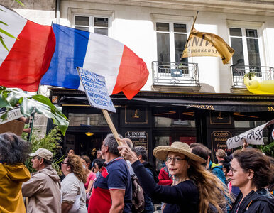 Wiek emerytalny bez zmian? Rząd Francji ugina się w efekcie strajków