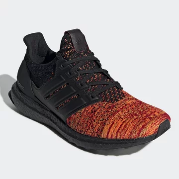 Zbliżenie jednego z butów nowej kolekcji Adidasa inspirowanej grą o tron 