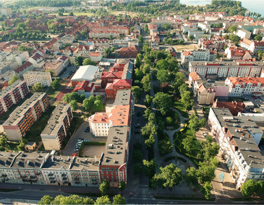 Miniatura: Mazurski gigant tnie załogę. 241 osób z...