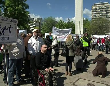 Miniatura: Manifestacja niepełnosprawnych przed Sejmem