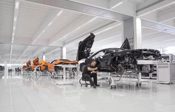 McLaren Technology Center w Woking (Wlk. Brytania) 