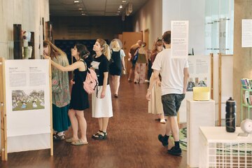 19. edycja Gdynia Design Days odbyła się pod hasłem „Bliżej”. W centrum zainteresowania znalazły się relacje projektowania z człowiekiem, miastem, rzemiosłem i środowiskiem 