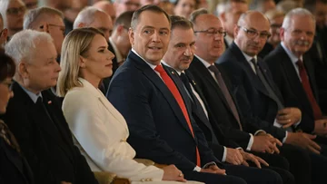Karol Nawrocki z żoną podczas uroczystości wręczenia uchwały PKW o wyborze na prezydenta RP 