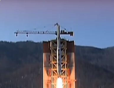 Miniatura: Korea Płn. transportuje pocisk ICBM w...