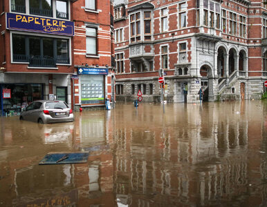 Miniatura: Ponad 130 ofiar śmiertelnych powodzi w...