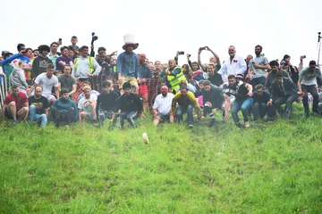 Zawody Cooper's Hill Cheese-Rolling and Wake w Gloucestershire 