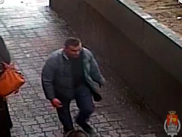 Policja szuka sprawcy brutalnego pobicia w centrum Warszawy (fot. policja.waw.pl)